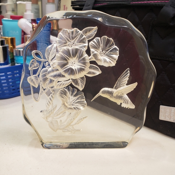 Hummingbird Table Decor - Picture 2 of 5